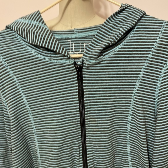 Women’s Sweatshirt Pullover Light Blue/Gray Lur Sz Large - Picture 2 of 6